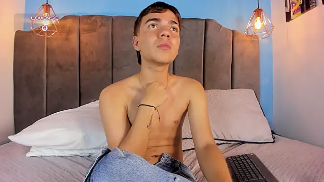 Alex_whesth Adlı Modelin Canlı XXX Sohbeti
