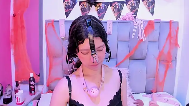 צ'אט XXX בשידור חי של Namii__