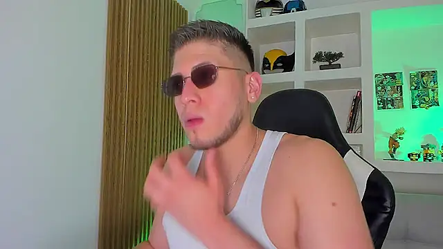 SebastianMaximoff_: διαδικτυακό σόου στην κάμερα