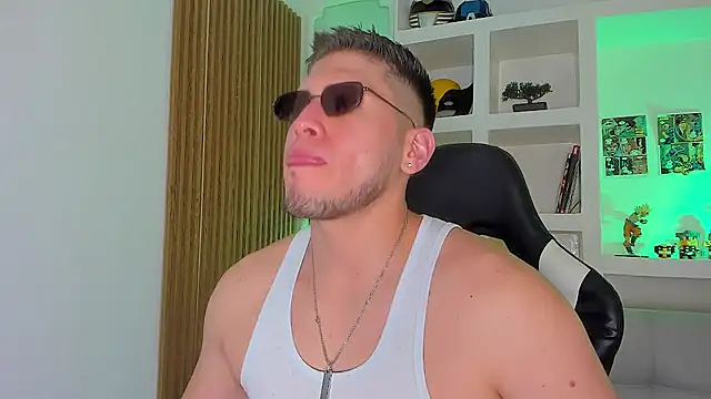 צ'אט XXX בשידור חי של SebastianMaximoff_
