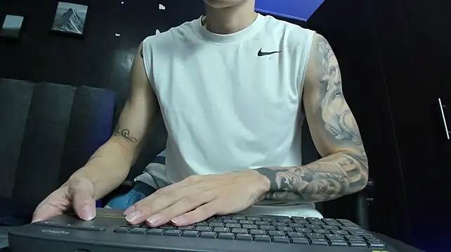 Enzo_Maserati 即時 XXX 聊天