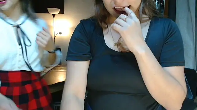 3littles' Live XXX Chat