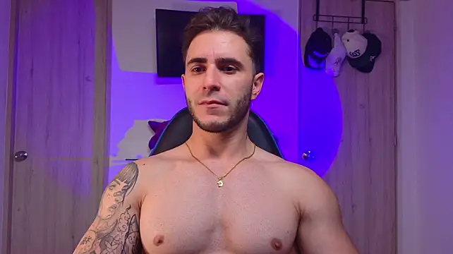 แชท XXX สดของ Latino_stud4u