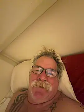 Chat +18 de Caesar_Baxter ao vivo