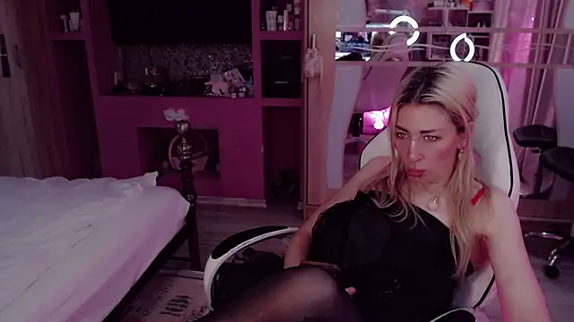 AnnieGOld_ Chat XXX in diretta