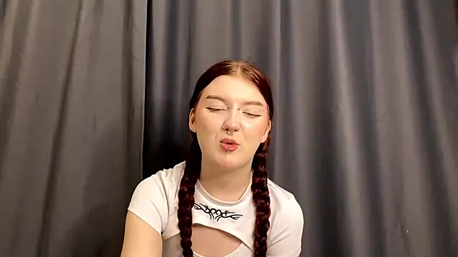 ThuyValentini Chat XXX live