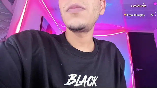 Ethan_BoyyのライブXXXチャット