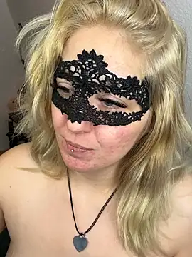 -CurvySecret- élő XXX-chatje