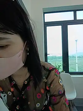 Emma_Linh: онлайн-секс-чат