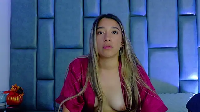 Chat XXX en directo de TamaraHarper1