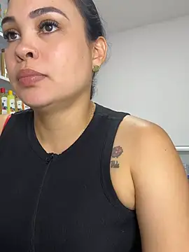 Chat XXX en directo de FOX_LATINA