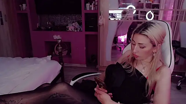 AnnieGOld_ Adlı Modelin Canlı XXX Sohbeti