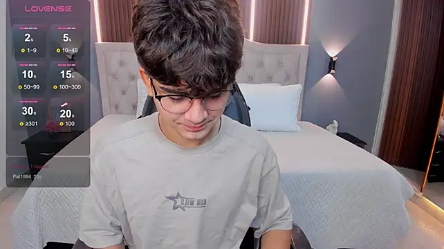 Tommy18__ Show in webcam