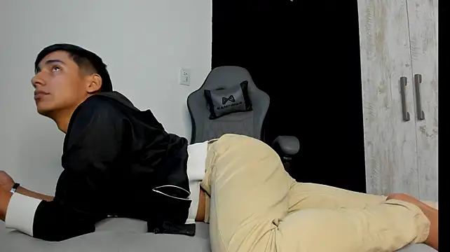dominicfrost Show in webcam