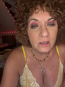 Chat +18 de SuzyCatzz ao vivo