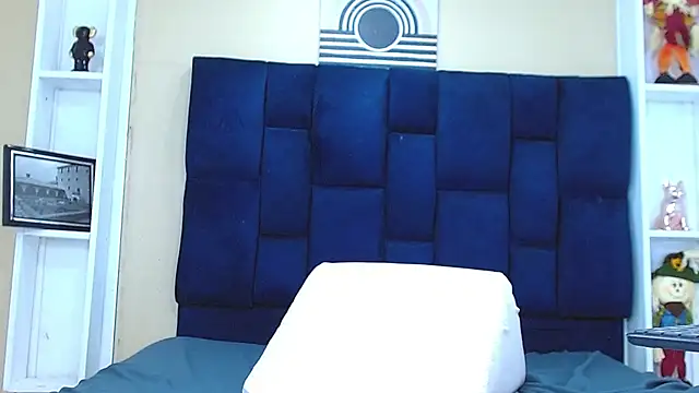 GoldenBoy_23 live XXX chat