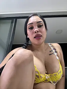 FOX_LATINA live XXX chat