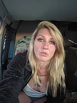 SheIsSomething Chat XXX in diretta