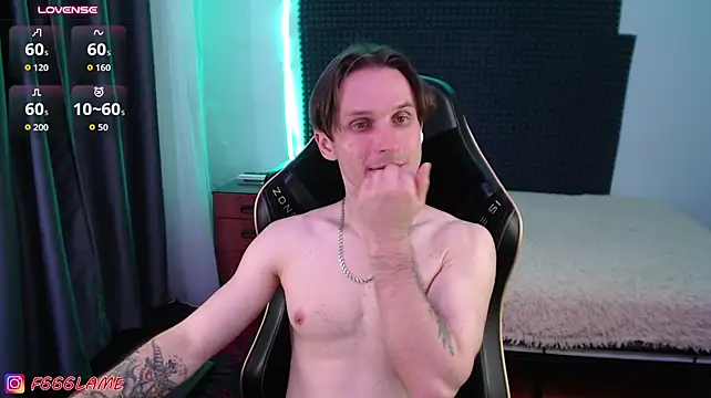 XXX chat uživo modela F666LAME
