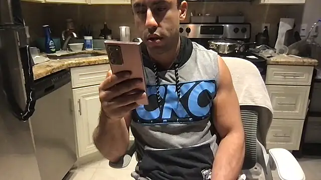 دردشة BigGuyMuscle الجنسية المباشرة