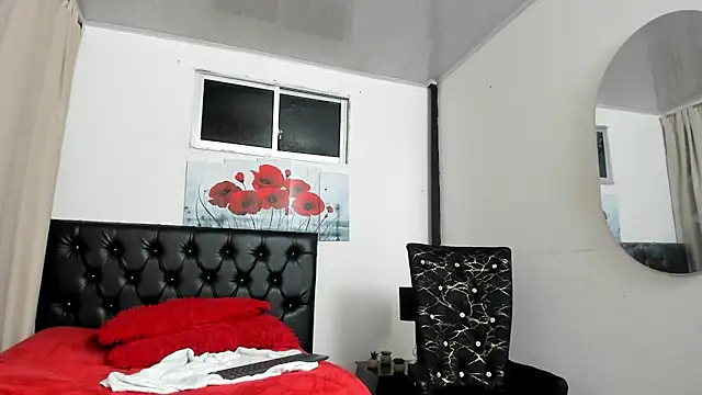 pinky_f00x's Live XXX Chat