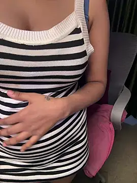inaaya3's Live XXX Chat