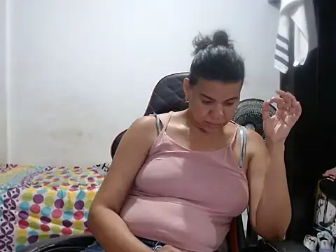 Adriana_0312 现场XXX聊天