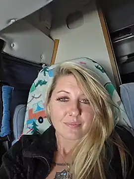 SheIsSomethingn Live XXX chat