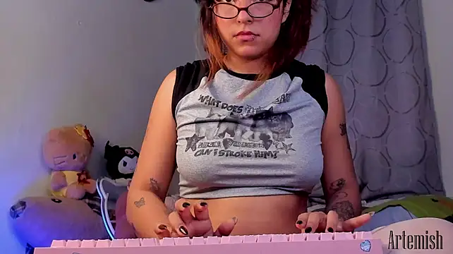 Chat XXX en directo de artemish__