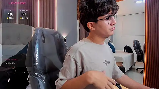 Chat XXX en directo de Tommy18__