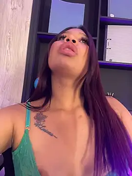 Chat XXX en directo de Cherry_Charlottee