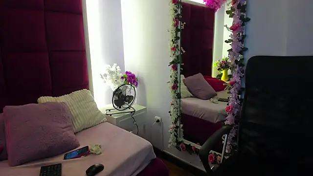 دردشة NinaaXXX_ الجنسية المباشرة