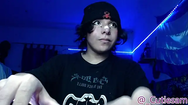 Cutie_Sam élő XXX-chatje
