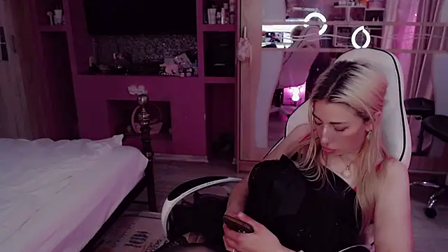 Chatroom XXX en direct de AnnieGOld_