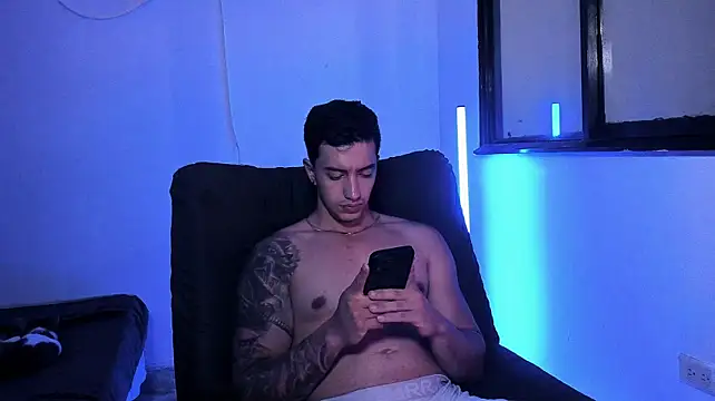 Axel_hendrick 即時 XXX 聊天