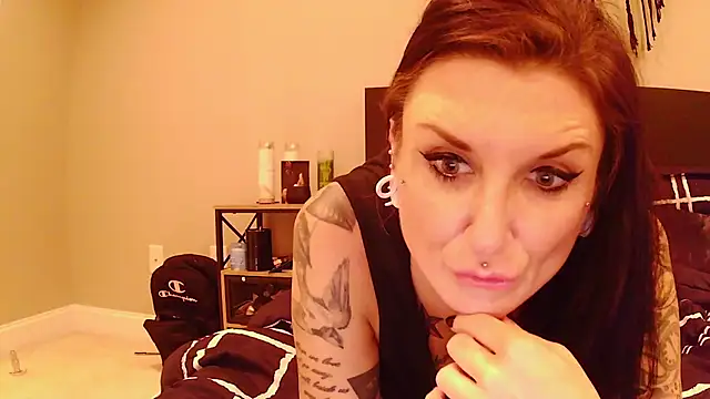 XXX chat uživo modela Plasticdollx