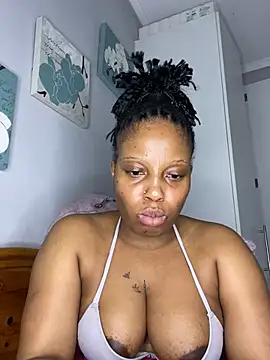 Chat XXX en directo de RainBougie