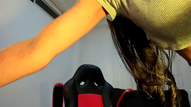 Chat XXX en directo de Akuchilove