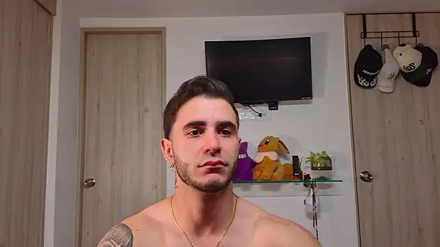 Show de Latino_stud4u na webcam