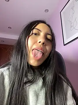 צ'אט XXX בשידור חי של CAT_DOL