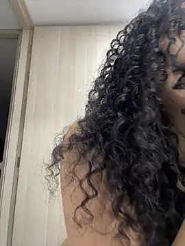 Curlyierr's Live XXX Chat