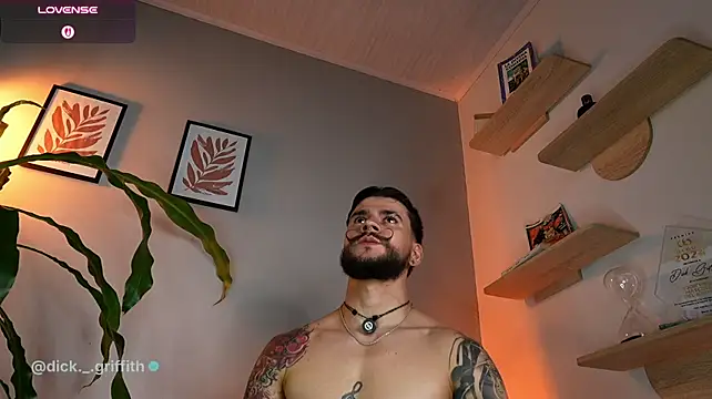 Chat XXX en directo de DickGriffith_