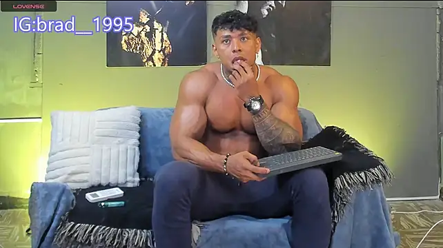 دردشة bradley_smith الجنسية المباشرة