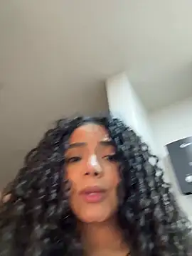 Chat +18 de Curlyierr ao vivo