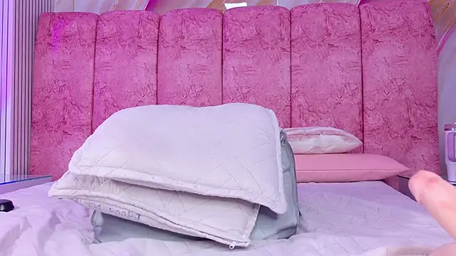 emmacurvy Adlı Modelin Canlı XXX Sohbeti