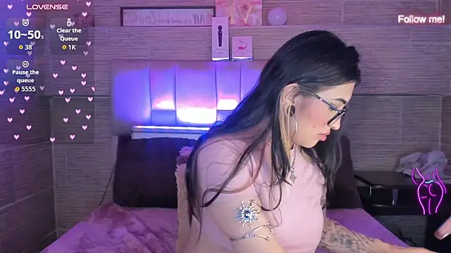 mia_devine_ Adlı Modelin Canlı XXX Sohbeti