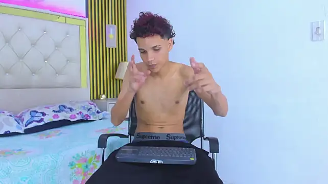 JustinSecret's Live XXX Chat