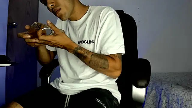 mikee_scooth Chat XXX live