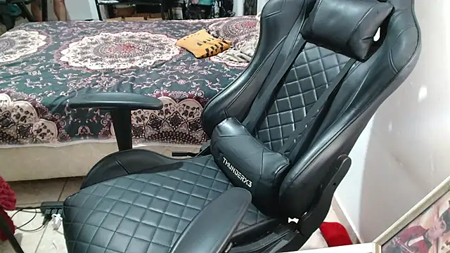 Leonino231 Adlı Modelin Canlı XXX Sohbeti