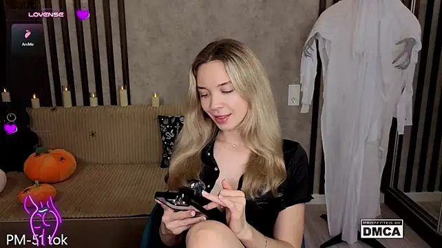 Holl1Would's Live XXX Chat